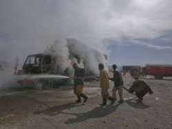 افراد مسلح موترهای ناتو را در پاكستان به آتش كشیدند
