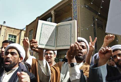 طلاب غیر ایرانی مقیم شهر قم ایران هتك حرمت به قرآن كریم را محكوم كردند