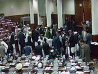 نمایندگان مردم در پارلمان به رسم اعتراض جلسه عمومی مجلس را ترک کردند