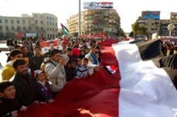 حركت مردم دمشق به سوی محل برگزاری راهپیمایی حمایت از سوریه آغاز شد