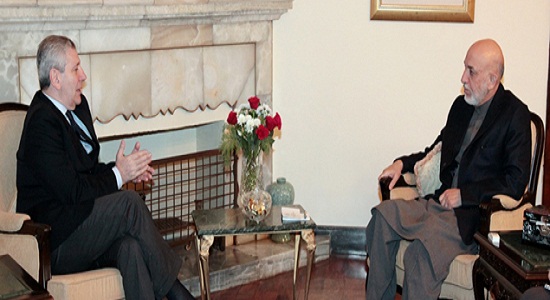 حامد کرزی با وزیر دفاع ایتالیا دیدار و گفتگو کرد