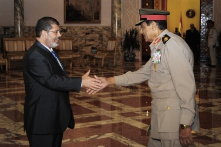 عقب نشینی محمد مرسی در برابر دادگاه قانون اساسی