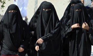 حجاب زنان سعودی در شب قدر دريده شد