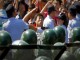 شرکت کنندگان در تظاهرات ضد جاپانی در پکن به موتر سفیر امریکا در چین حمله کردند