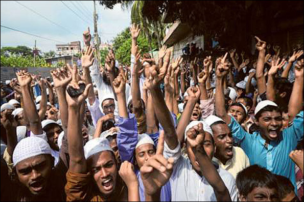 تظاهرات مردم مسلمان بنگلادش در اعتراض به فلم موهن امریکایی- صهیونیستی