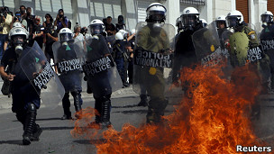 اعتصاب عمومی در یونان به خشونت کشیده شد