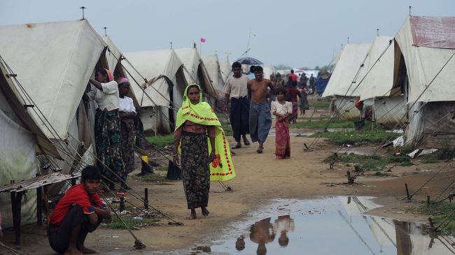 در اردوگاه‌هاي غرب ميانمار، کمبود غذا، آب و کمک‌هاي طبی وجود دارد