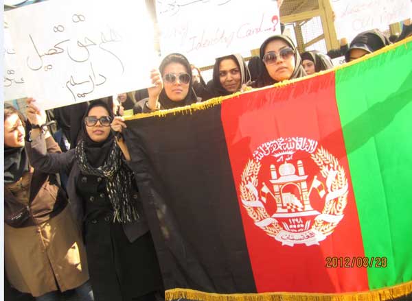اعتراض دانشجویان مهاجر افغانستان به ارائه تذکره برای اخذ پاسپورت