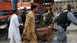 با کشته شدن مهاجمان درگیری در میدان هوایی جلال آباد پایان یافت