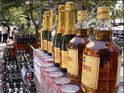 ۱۰۰ بوتل مشروبات الکلی در ولایت بلخ کشف و ضبط شد