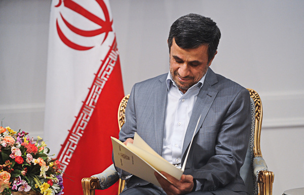 تقدیم استوارنامه سفیر جدید کشورمان به رییس جمهور ایران