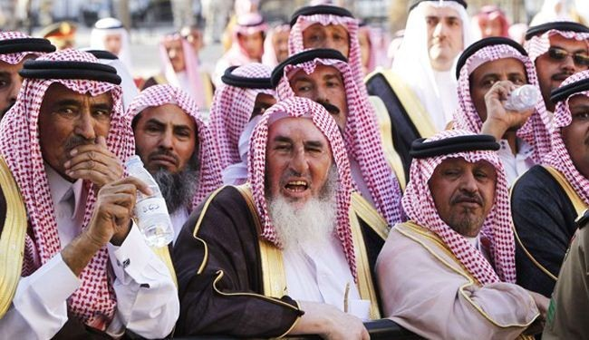 تظاهرات بی سابقه علمای وهابی مقابل کاخ پادشاه عربستان