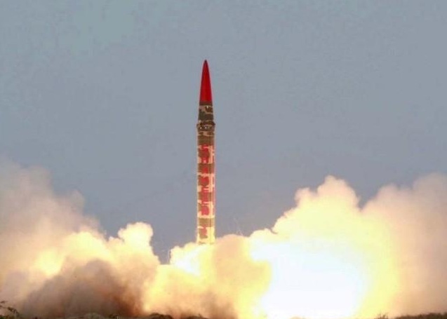 پاکستان موشک بالستیک با قابلیت حمل کلاهک هسته ای را آزمایش کرد