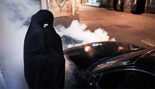 شليك گاز سمي در حملات شبانه نيروهاي امنيتي به مناطق مسكوني در بحرين