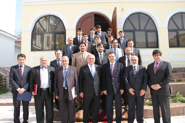 وزیر مالیه افغانستان با مقامات تاجیکستانی گفتگو کرد