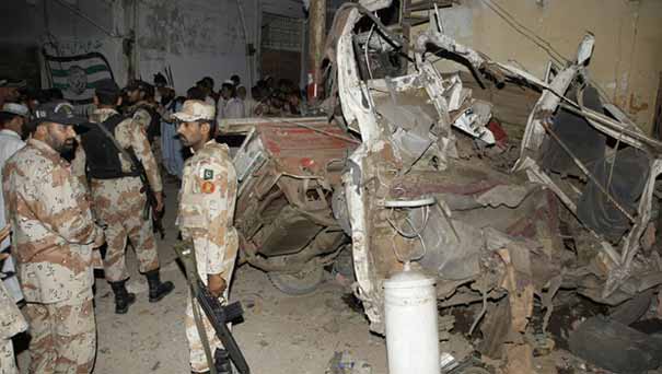 ۵۰ کشته و زخمی در انفجار کراچی