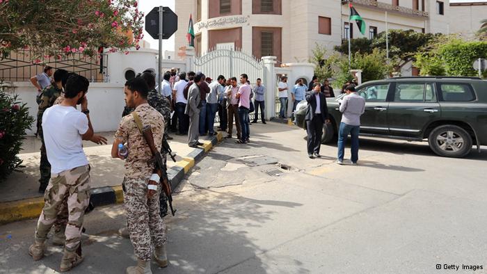 وزارت خارجه لیبی در محاصره شبه‌نظامیان مسلح
