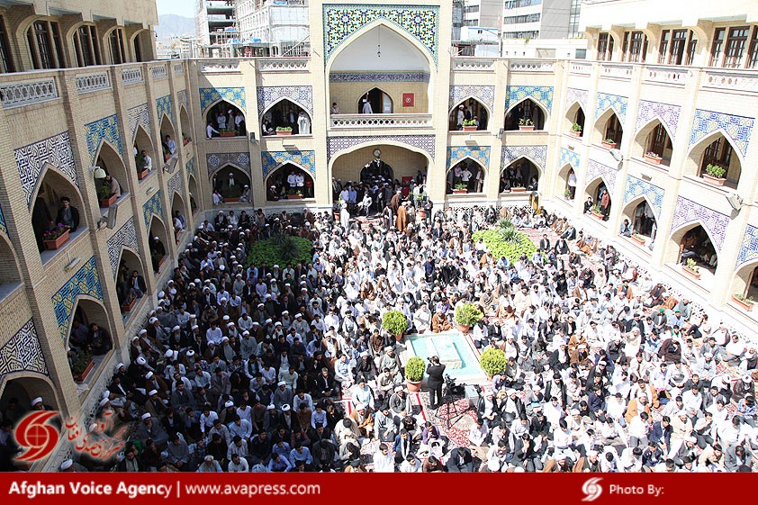 تجمع اعتراضی اساتید و طلاب حوزه علمیه مشهد مقدس در محکومیت تخریب بارگاه صحابه پیامبر (ص) در سوریه