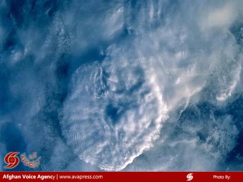 این عکس که سال 1999 ، 1378 و از شاتل فضایی کلمبیا گرفته شده است، طوفانی تندری را بر فراز آسیا به تصویر می‌کشد