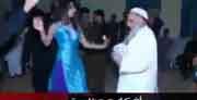 رقص شیخ سلفی با زن رقاصه!