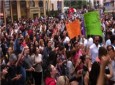 تجمع مردم ترکیه مقابل ساختمان تلویزیون دولتی پس از اظهارات تحریک‌آمیز اردوغان
