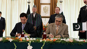 وزرای مالیه افغانستان و پاکستان تفاهمنامه امضاء کردند