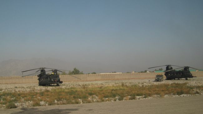 در حمله راکتی به میدان هوایی جلال آباد، ۱۵ تن کشته و هشت طیاره تخربب شد