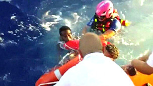 اجساد ۷۰ مهاجر دیگر از آب های ساحلی ایتالیا بیرون کشیده شد