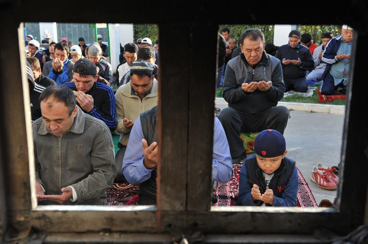 نماز عید قربان در قرغزستان