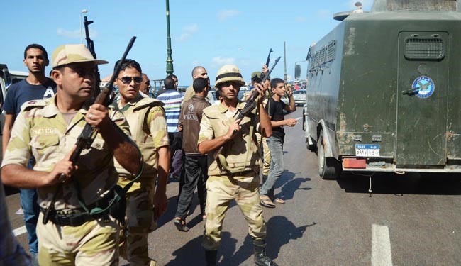 تهدید پولیس به استفاده از گلوله جنگی در روز محاکمه مرسی