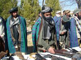 پیوستن ده شبه نظامی به پروسه صلح در ولسوالی سروبی کابل