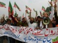 معترضان پاکستانی به سمت کنسولگری امریکا در پیشاور حمله کردند