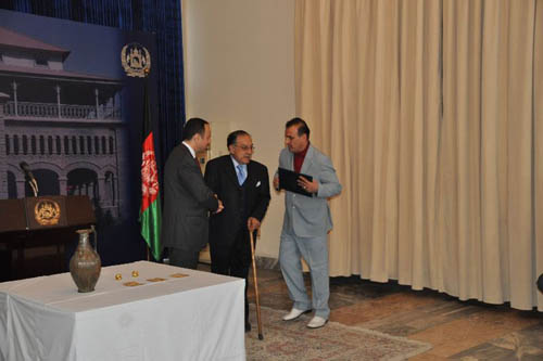 شش آثار تاریخی افغانستان به وزارت اطلاعات و فرهنگ تحویل داده شد