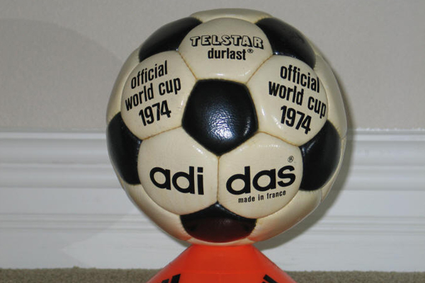 در جام جهانی 1974 آلمان غربی میزبان بود و با همین توپ در فینال برابر هلند 1 - 2 برنده شد
