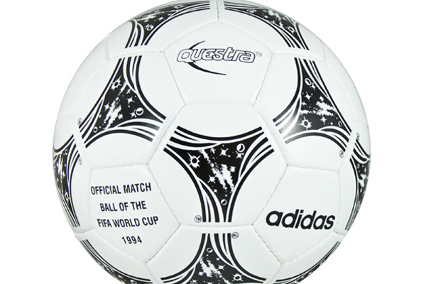 تصویر توپ جام جهانی 1994 امریکا. برزیل در فینال این جام روی ضربات پنالتی ایتالیا را برد