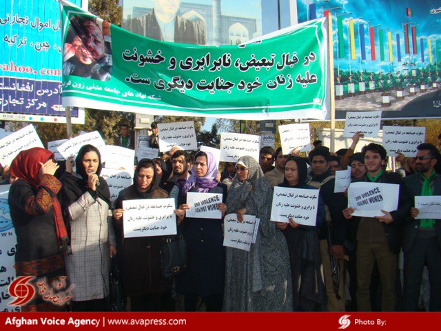 گردهمایی مردم هرات در اعتراض به افزایش خشونت علیه زنان