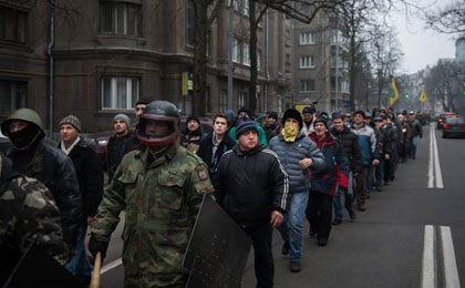 تظاهرات کنندگان ضد دولتی در اوکراین شاروالی کیف را تخلیه کردند