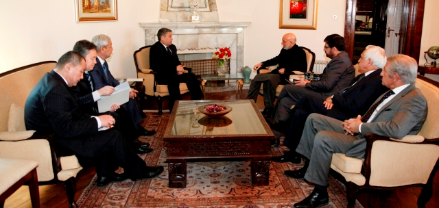 جمهور رئيس کرزي د قرغزستان د بهرنيو چارو له وزير سره وکتل