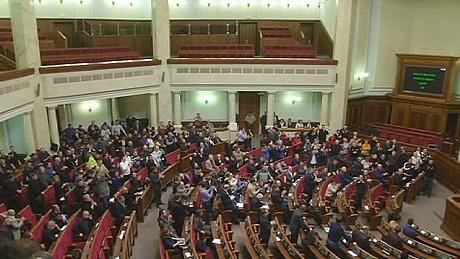 یانوکوویچ: دولت و مخالفان امروز توافقنامه حل بحران امضا می‌کنند