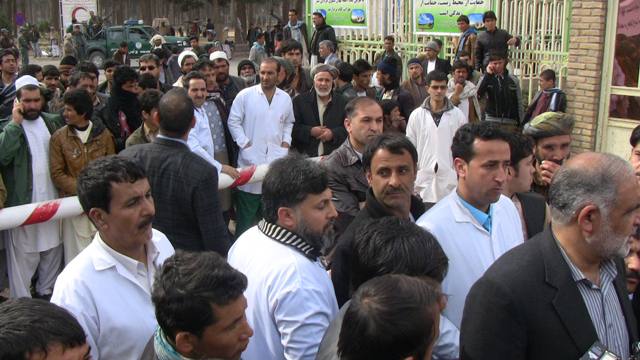اعتراض به لت و کوب یک داکتر توسط محافظان شهردار هرات