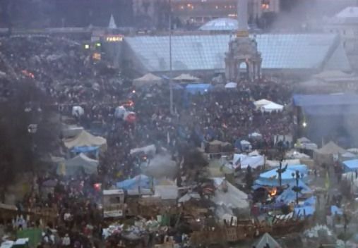 مردم کی یف به کشته شدگان اعتراضات اخیر ادای احترام کردند