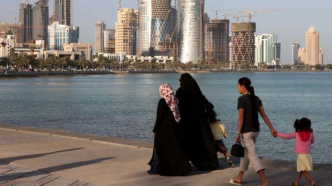 شرایط  کارگران در قطر مانند بردگان است