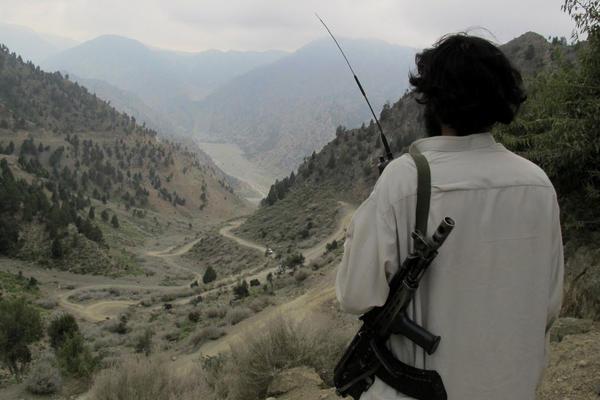 Pakistan urges Afghanistan to fend off fleeing militants