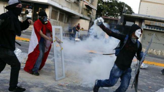 درگیری پولیس با معترضان در کاراکاس