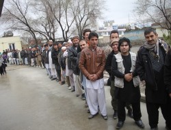 تلاش نیروهای امنیتی افغان و حضور گسترده مردم در مراکز رای دهی