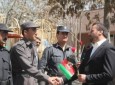 از نیروهای امنیتی با تقدیم دسته‌های گل و پرچم افغانستان، تقدیر شد