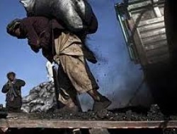 استخراج غیر مسلکی زغال سنگ در بغلان و جان باختن دو کارگر