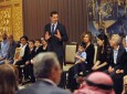 اسد و همسرش درکنار خانواده‌های کشته‌شدگان