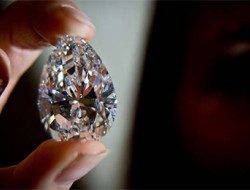 رونمایی از بزرگترین الماس آبی رنگ جهان در سوئیس