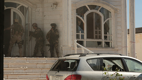 افراد مسلح در ساعت ۳:۳۰ دقیقه بامداد به وقت محلی به ساختمان کنسولگری هند در ولایت هرات حمله کردند و با ماموران امنیتی درگیر شدند.
